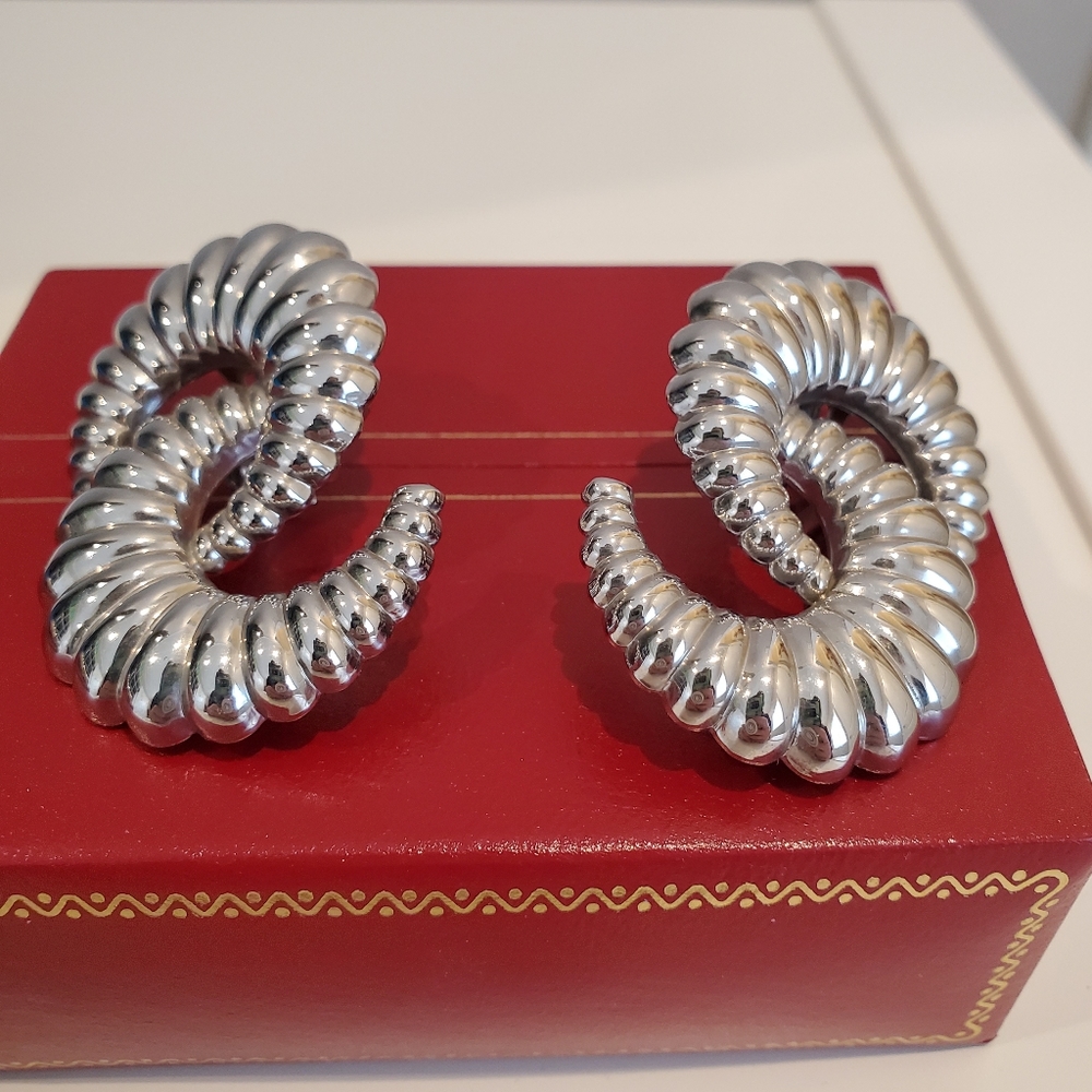 Vintage Bracelet and‎ Clip Earrings - Picture 12 of 16